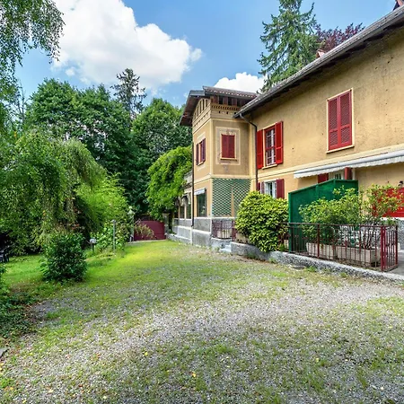 Lägenhet Con Camino E Terrazza Varese